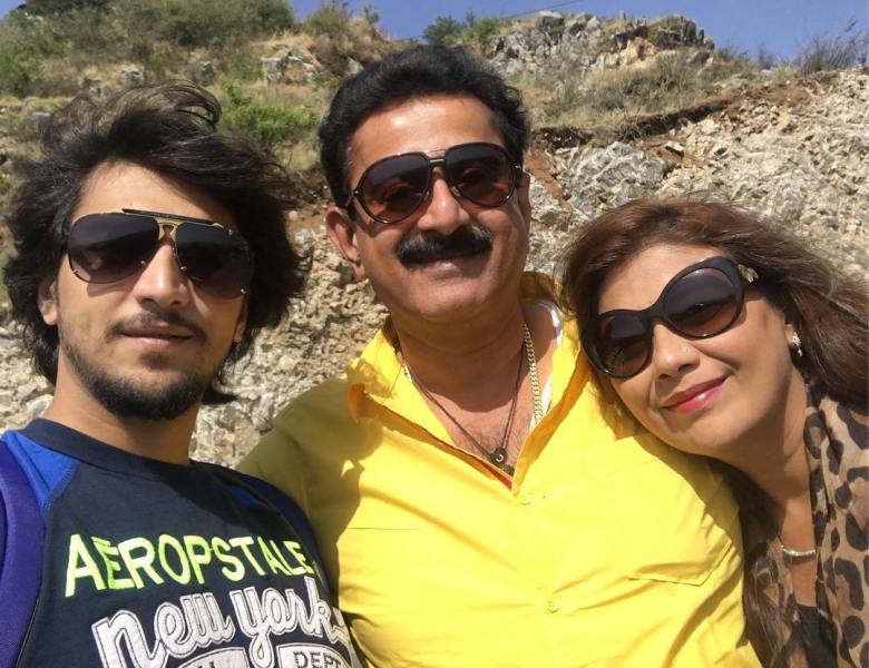 kinshuk vaidya father