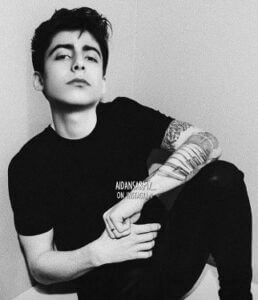 Aidan-Gallagher-tatoos