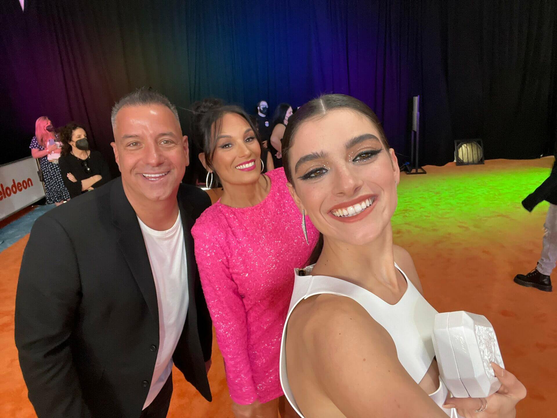 Dixie-DAmelio-with-her-parents