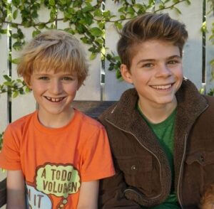 Merrick-Hanna-with-his-brother