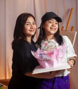 Niana_Guerrero_with-her-mother-Elcid-Guerrero