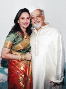 Madhuri-Dixit-with-her-father