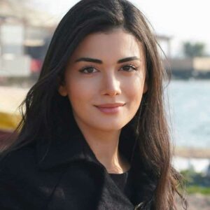 Özge-Yagiz-biography