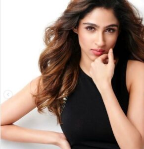 Pashmina-Roshan-Biography