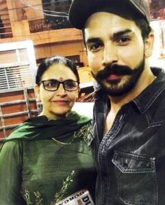 Shehzada-Dhami-mother